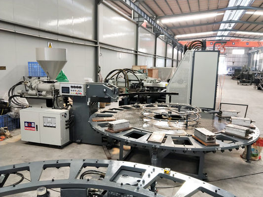 El calzado que moldea plástico rotatorio que hace la máquina, calza la única máquina que moldea