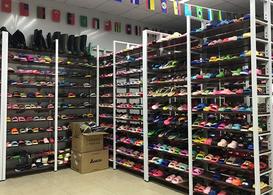 Máquina del moldeo a presión de las chancletas del deslizador del PVC de la tabla rotatoria