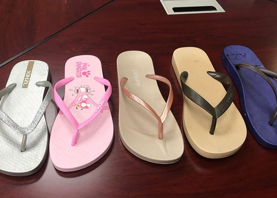 Máquina del moldeo a presión de las chancletas del deslizador del PVC de la tabla rotatoria