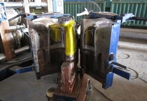 Mono moldeo a presión bicolor para la bota de la altura de los 40cm, moldeado del Pvc del zapato del PVC